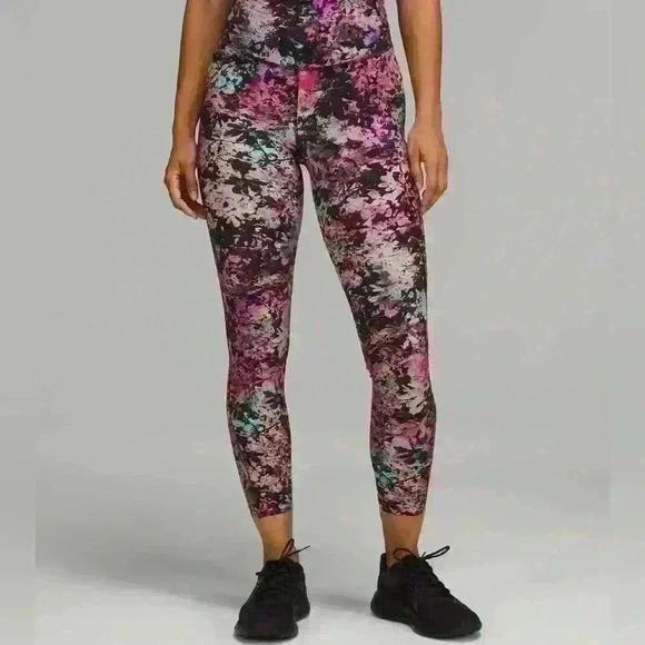 lululemon athletica Pants - Lululemon Base Pace High-Rise Tight 25" Size‎ 12
Stencil Blossom Red Multi